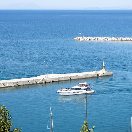 Faro Del Porto Apartment Poros  Exterior photo